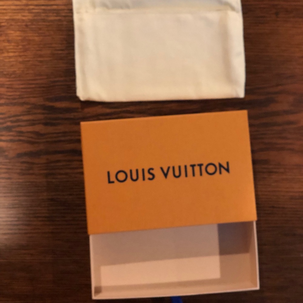 Louis Vuitton “Sarah Wallet” box and dust cloth - Picture 8 of 8
